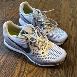 Nike Men's Zoom Pegasus 34 White and Black Athletic Sneakers